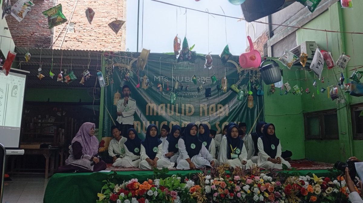 Penampilan siswa Maulid Nabi Muhammad