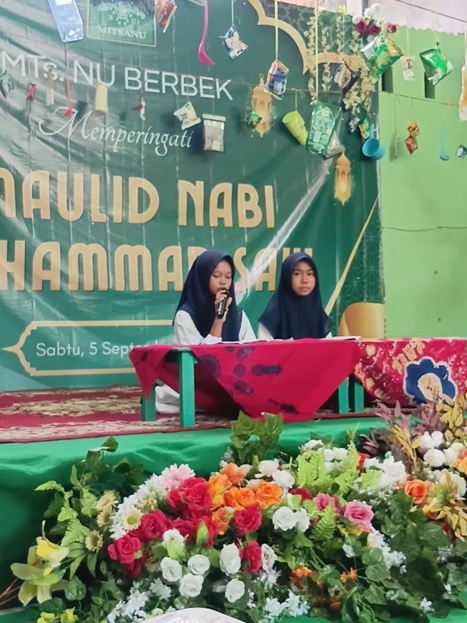 Penampilan siswa Maulid Nabi Muhammad